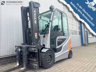 Used Forklift Truck STILL RX60-30 | Batterie 95% ELEKTRO VIERRADFRONTSTAPLER (13072177) backdrop